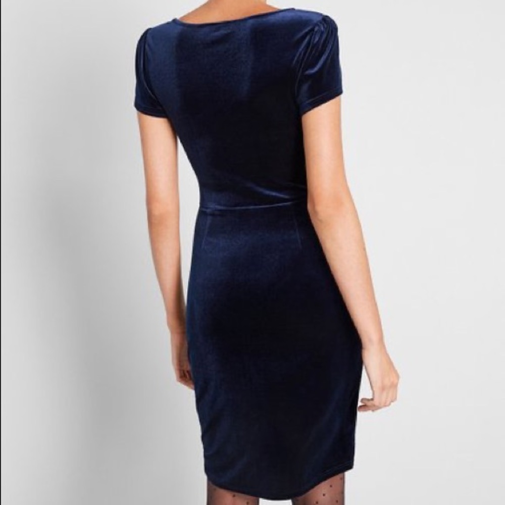BNWOT ModCloth Dashing Debut Velvet Sheath Dress - Picture 3 of 6